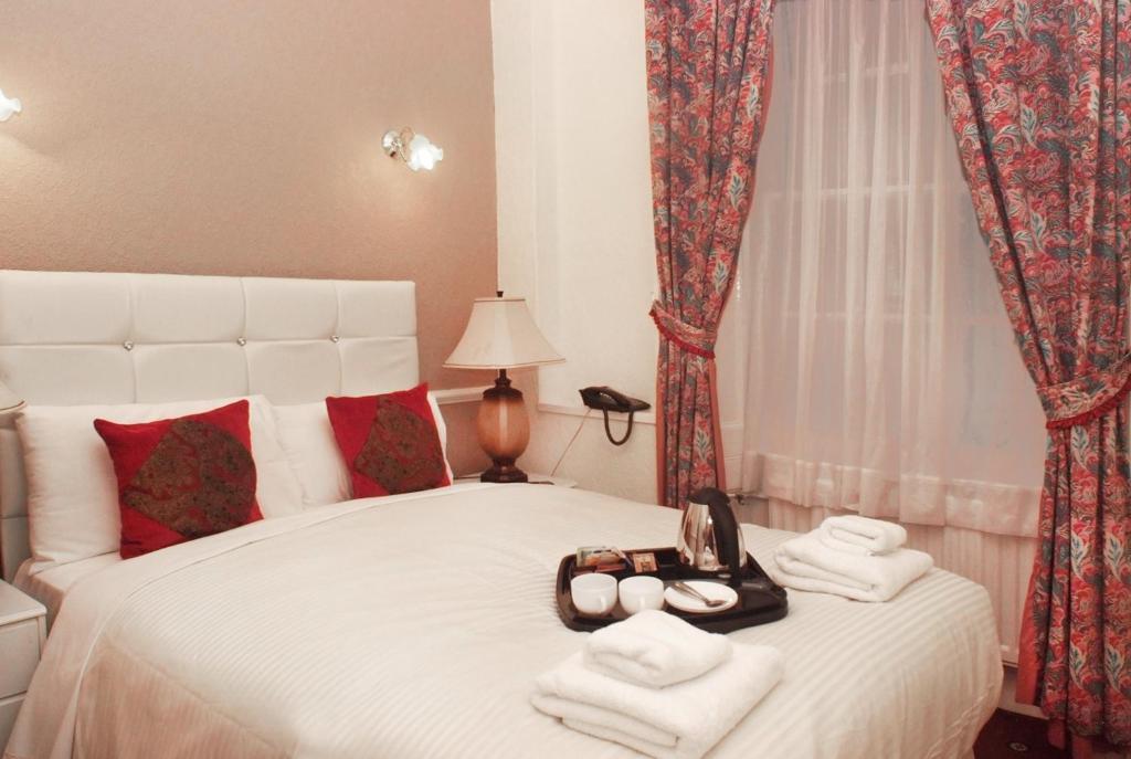 Classic Hyde Park Hotel London Room photo