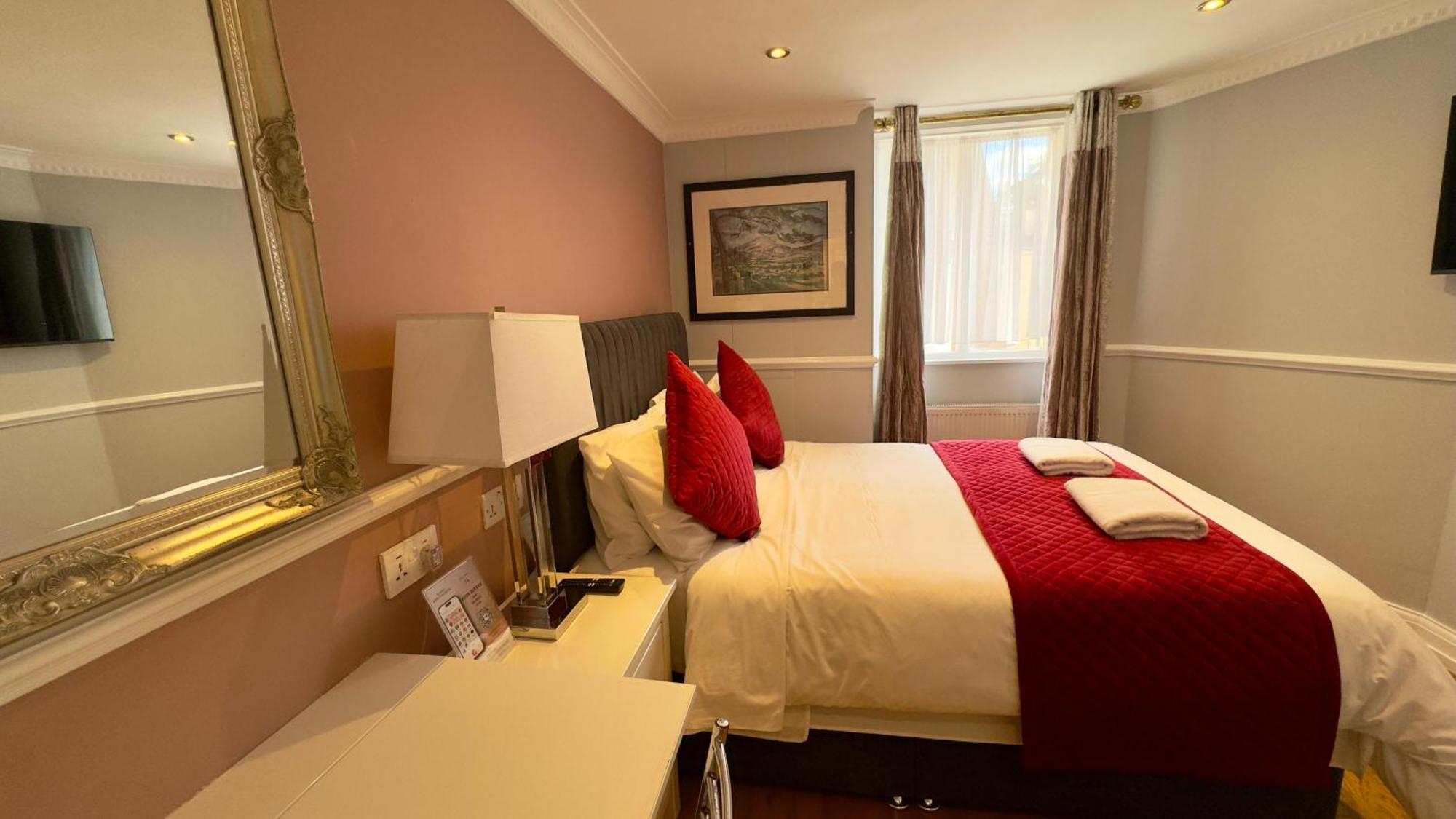 Classic Hyde Park Hotel London Exterior photo