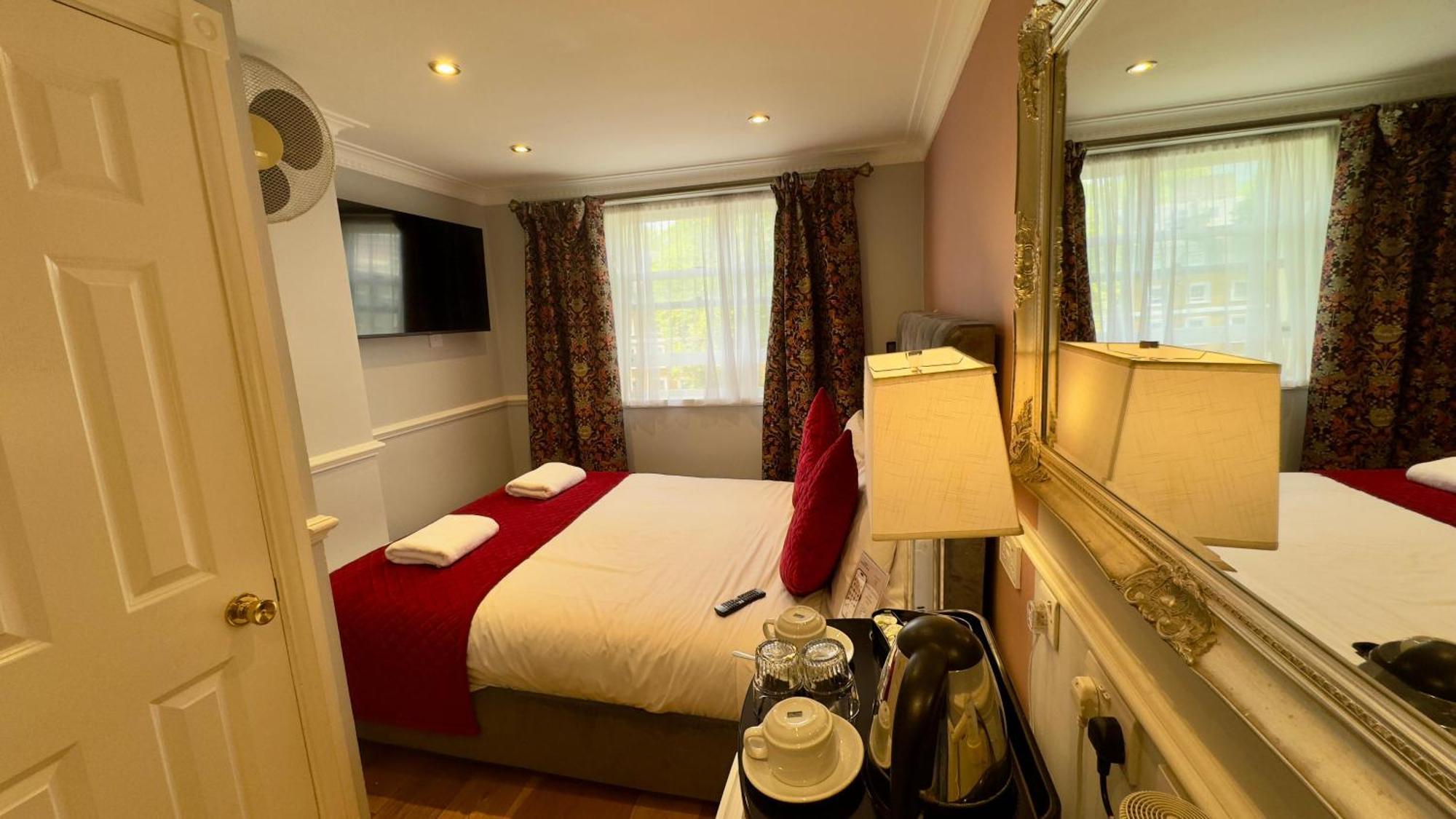 Classic Hyde Park Hotel London Exterior photo